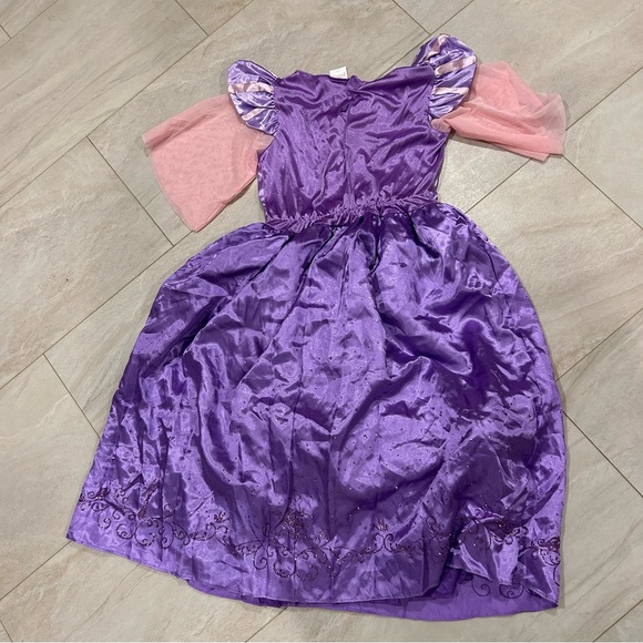 Rapunzel Kids Costume - Purple and White size medium / 7-8 - Picture 6 of 9